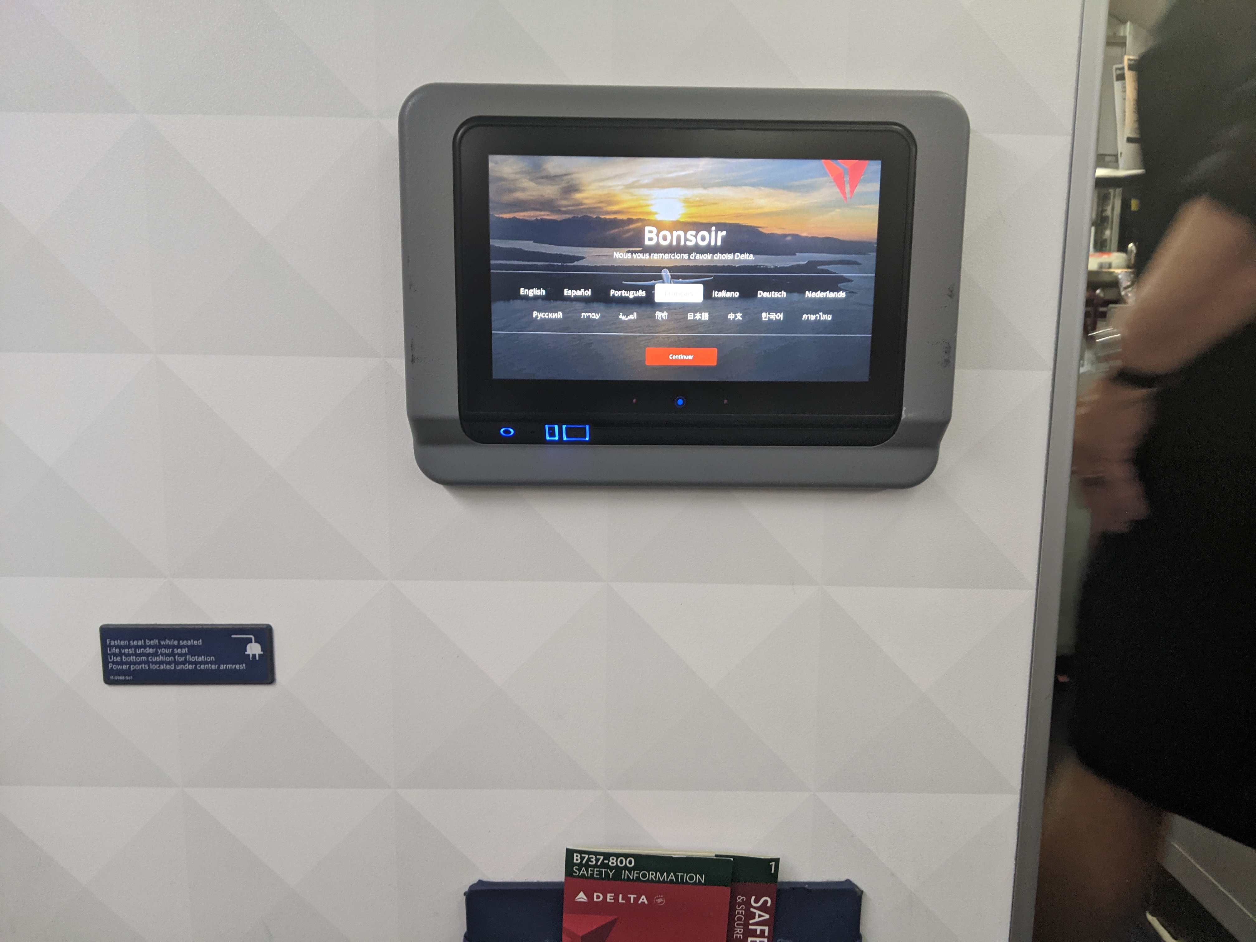Delta 737-900 First Class Seat Entertainment