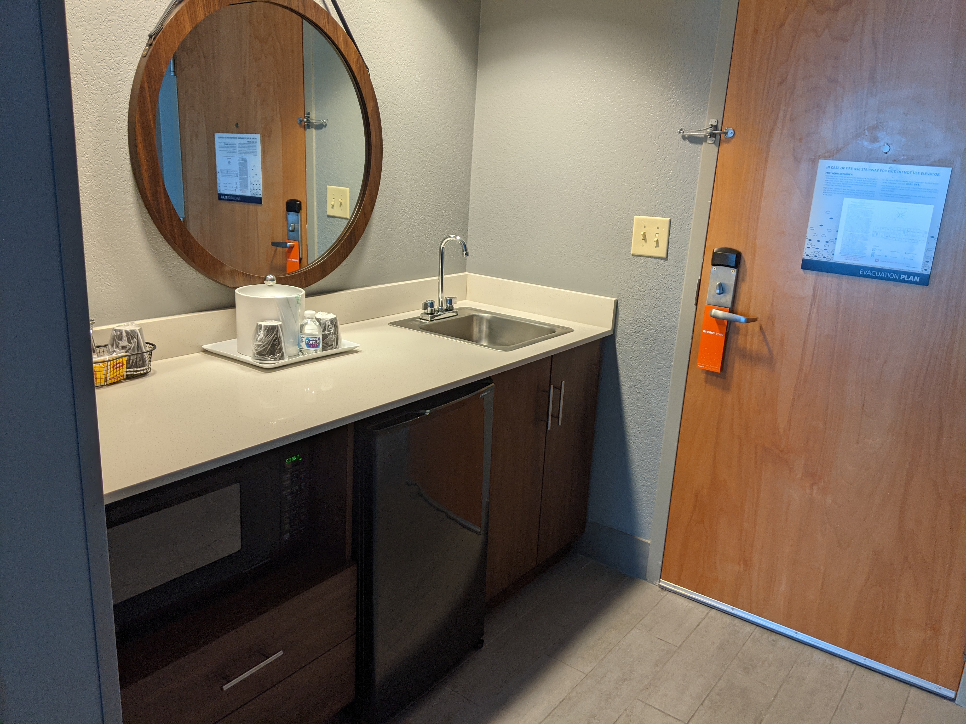 Hampton Inn and Suites Charlotte Airport King Bed Suite Kitchenette 