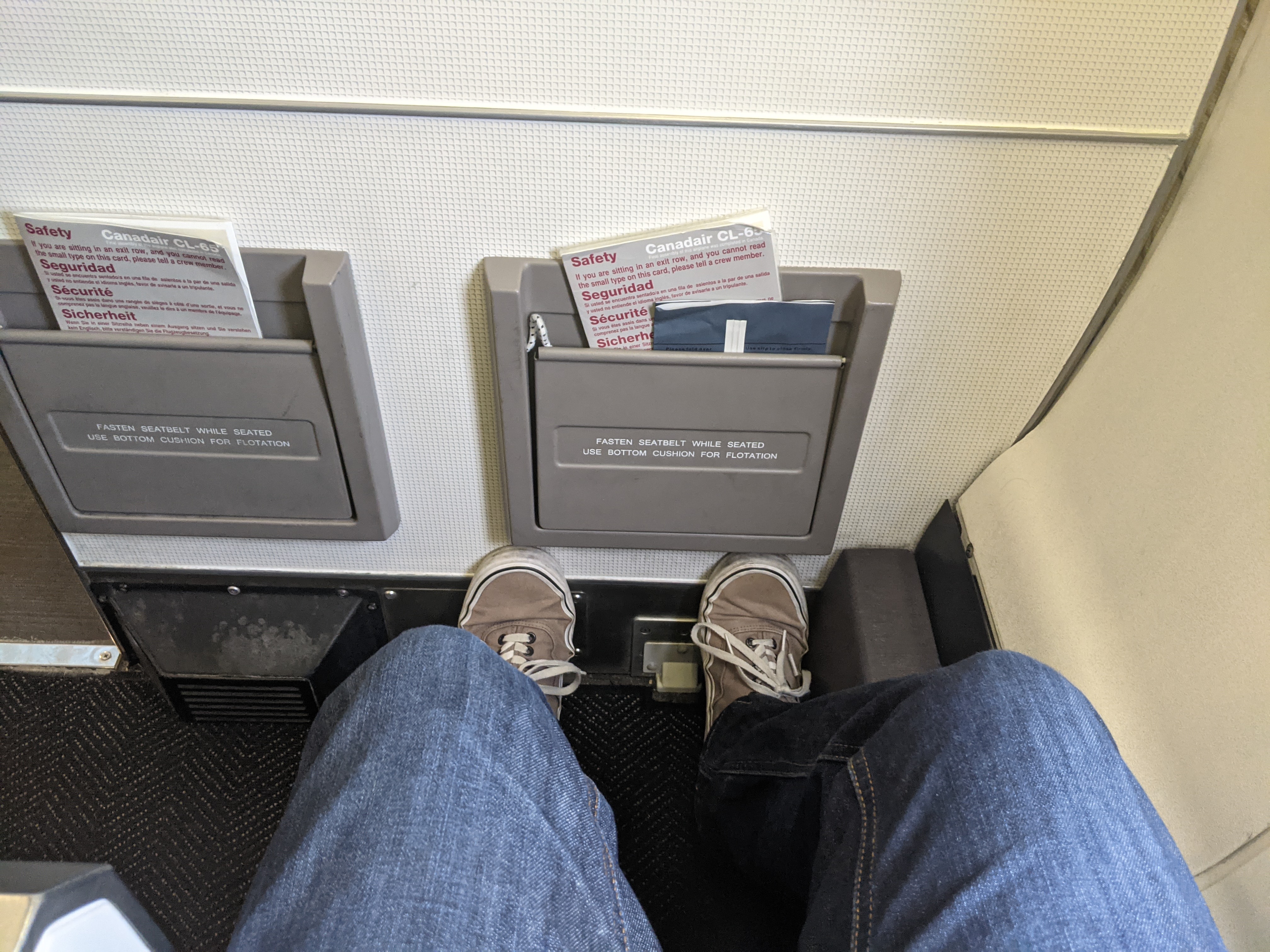 CRJ200 Bulkhead Seat