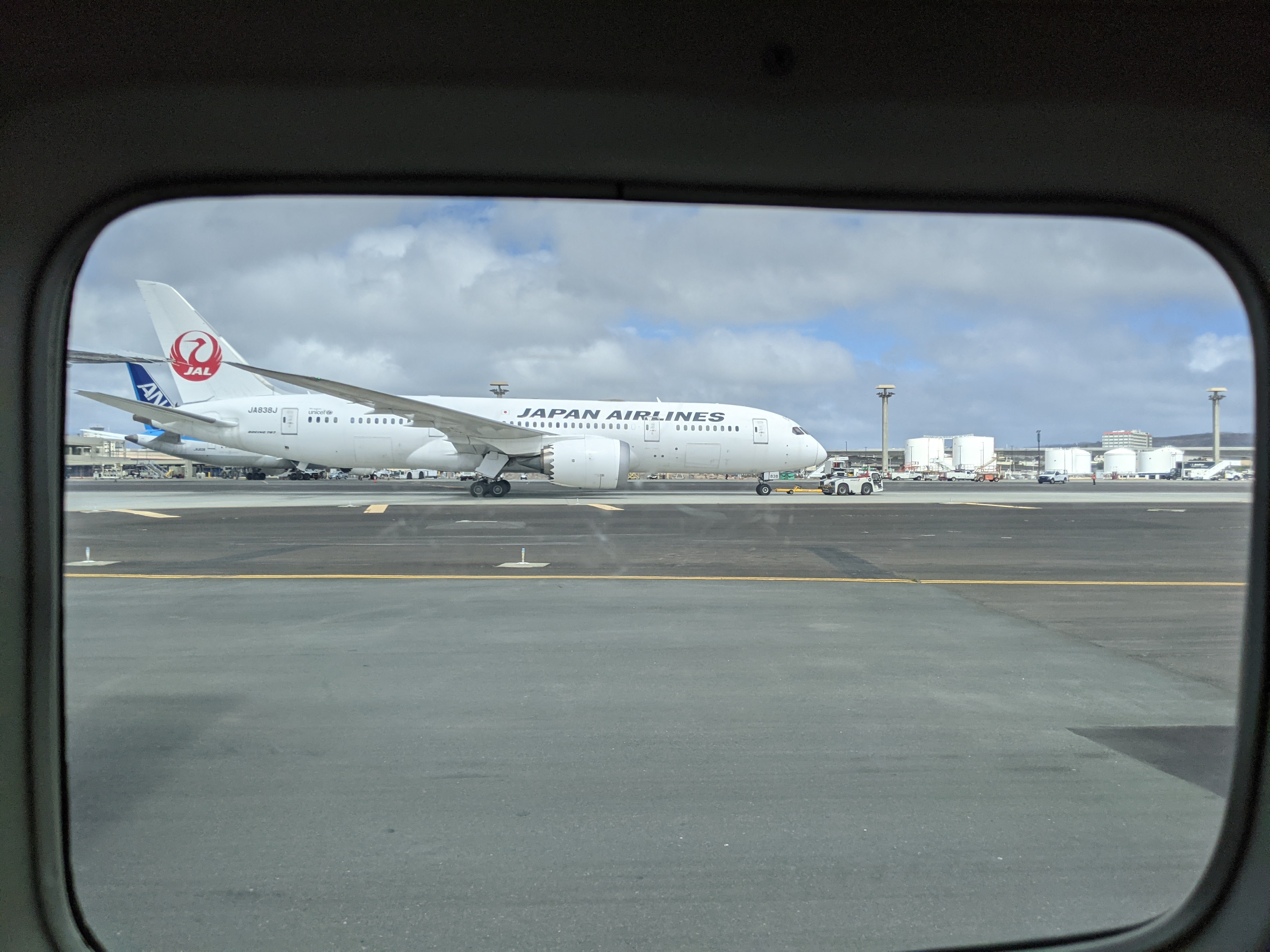 Mokulele Airlines Taxi