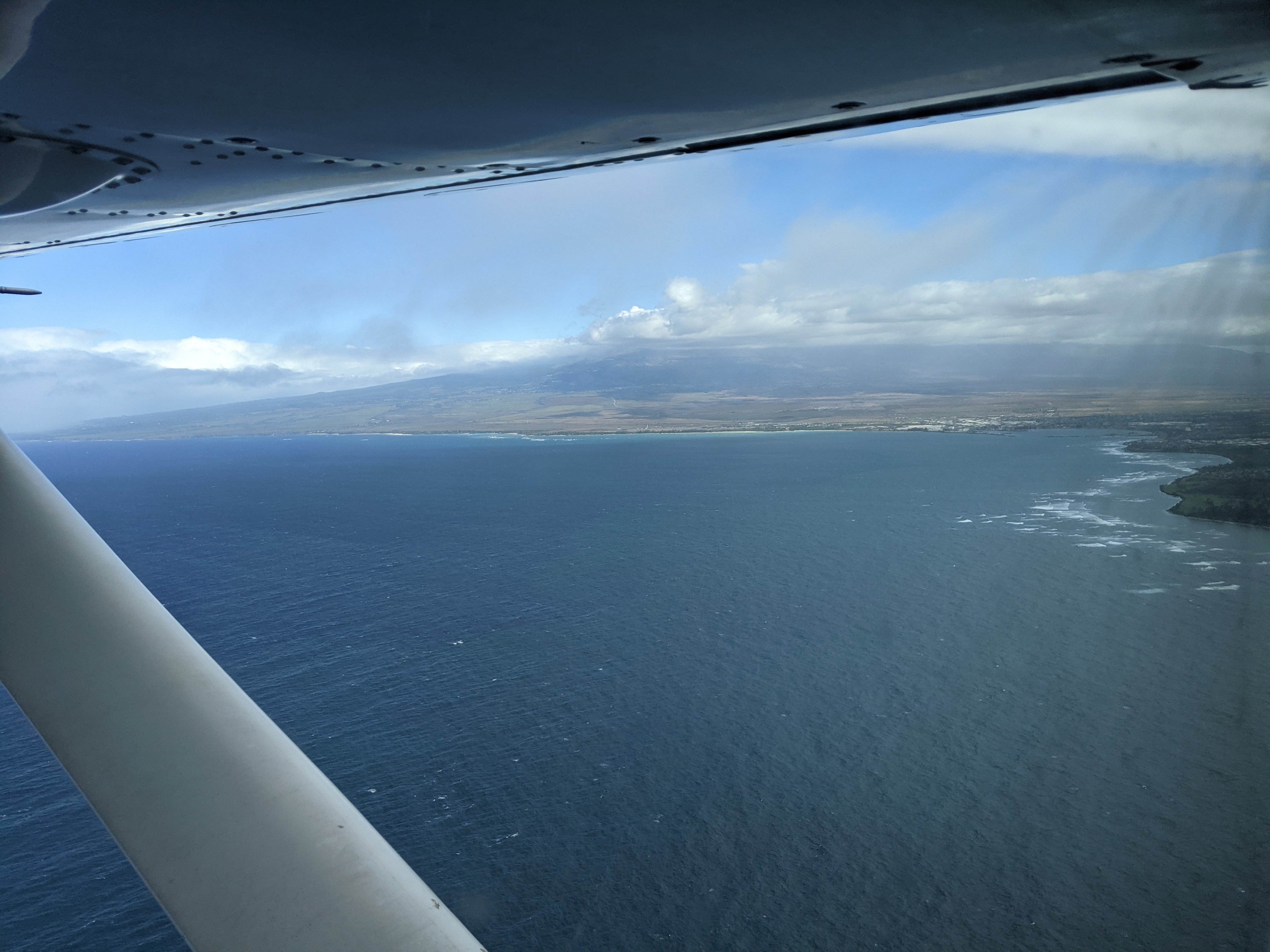 Approaching OGG with Mokulele Airlines