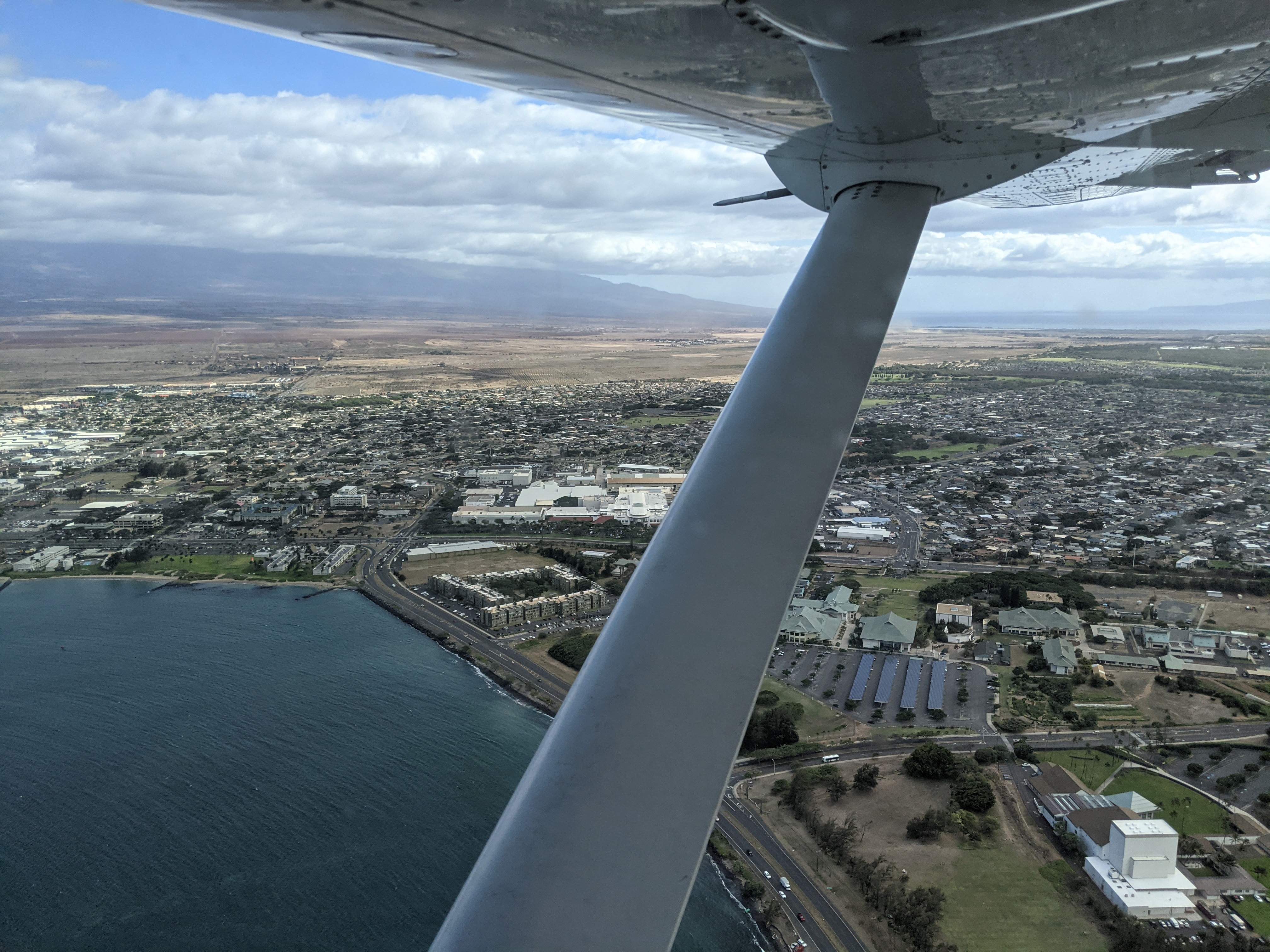 Landing at OGG with Mokulele Airlines
