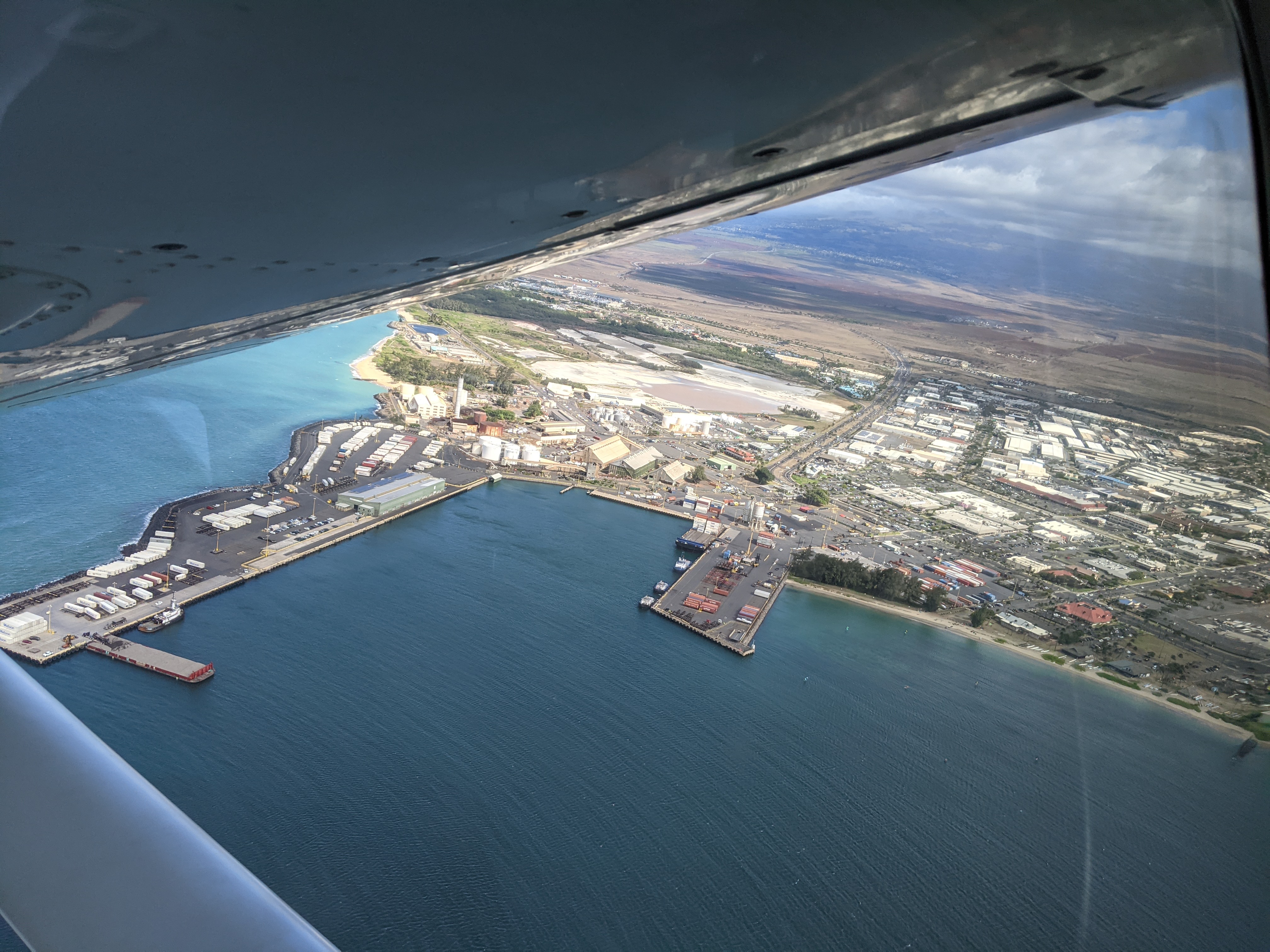 Landing at OGG with Mokulele Airlines