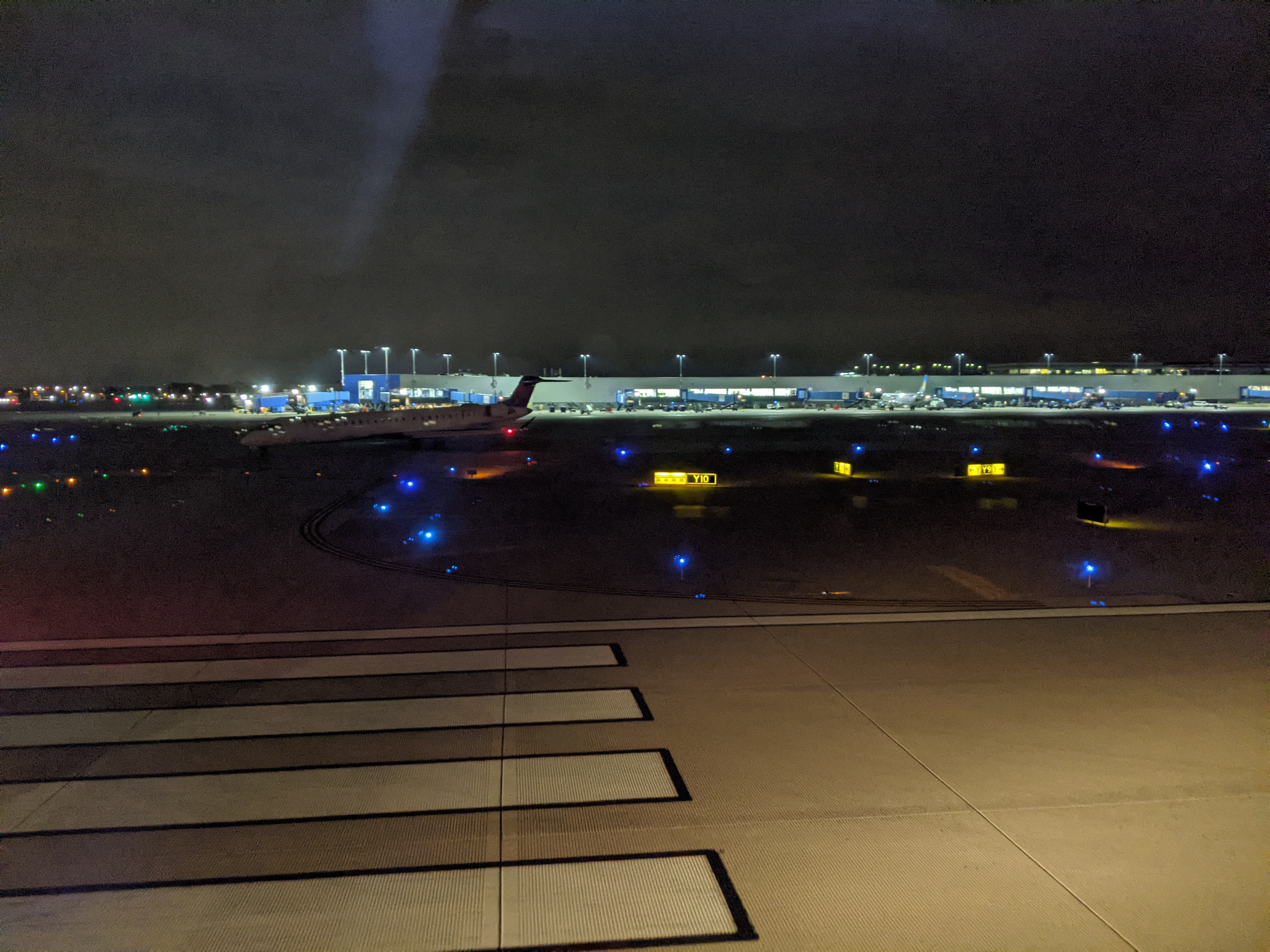 Delta 767-400 Delta One Take Off