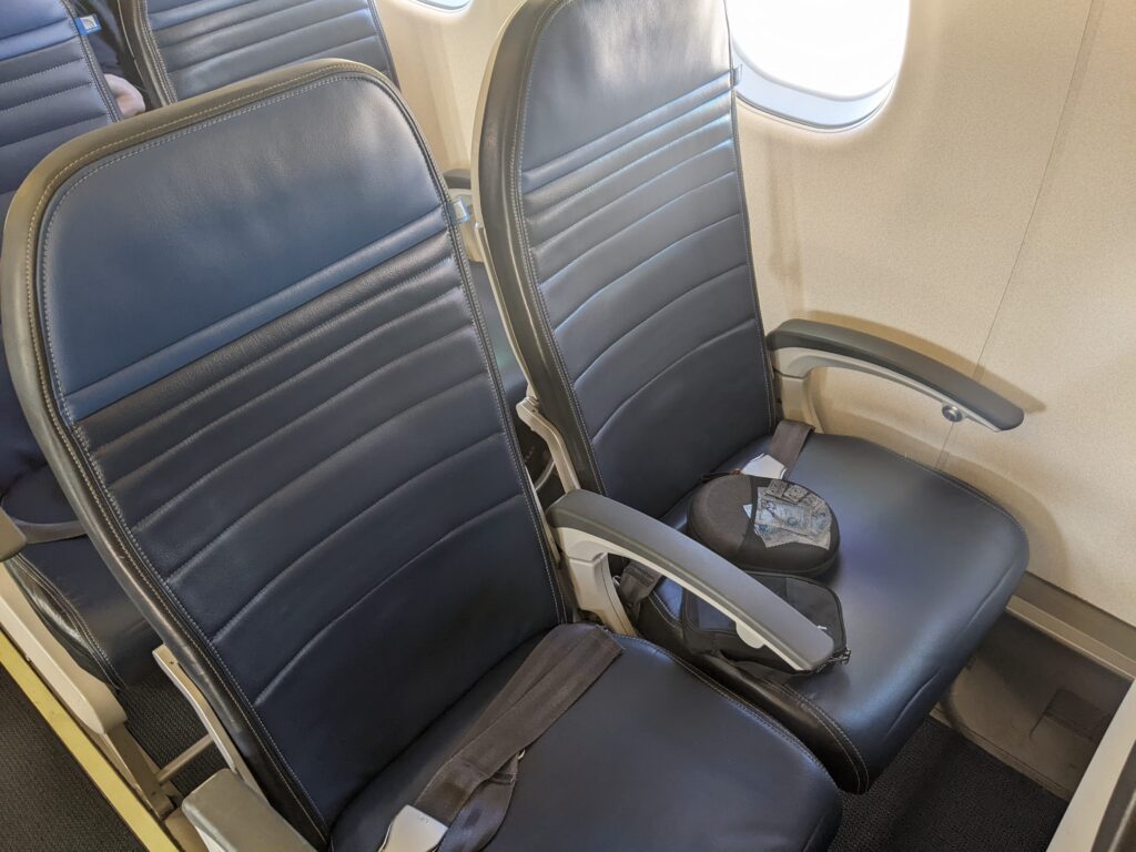 United ERJ175 Economy Seat
