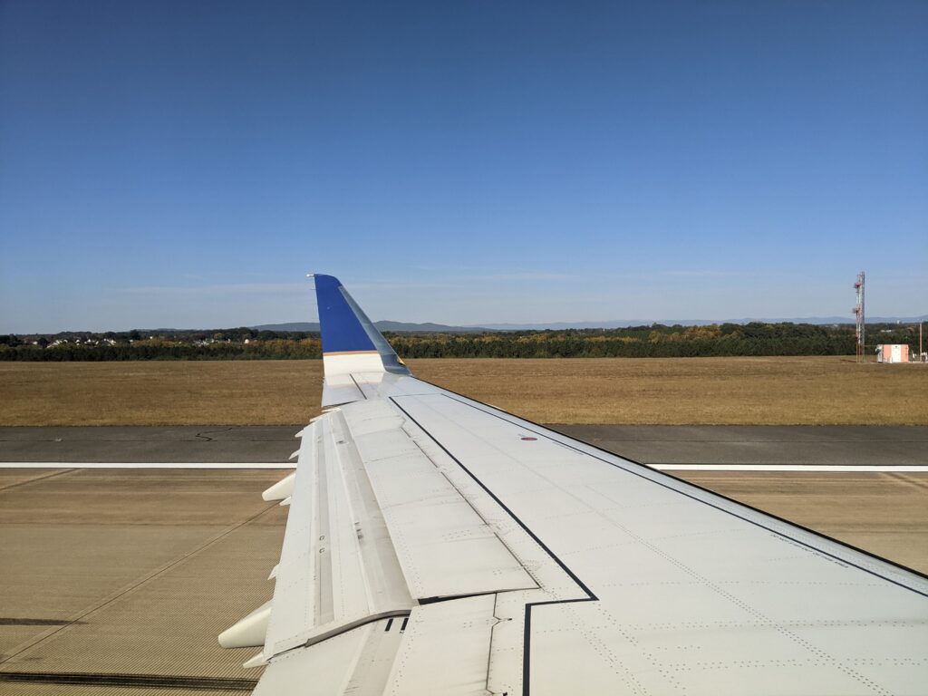 United ERJ175 Take Off