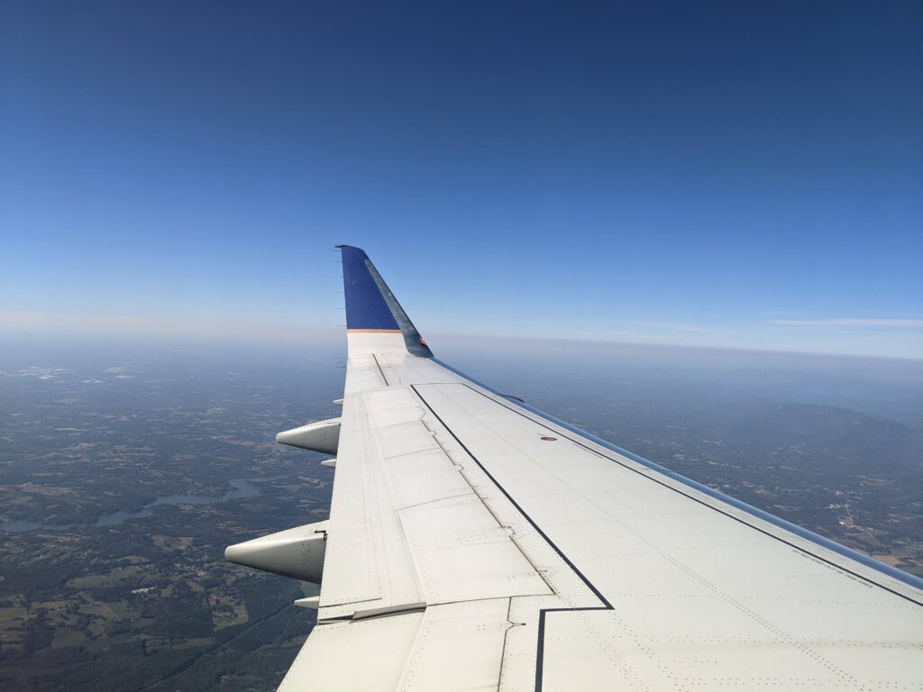 United ERJ175 In Flight