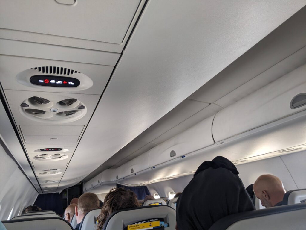 United ERJ175 Economy Cabin In Flight