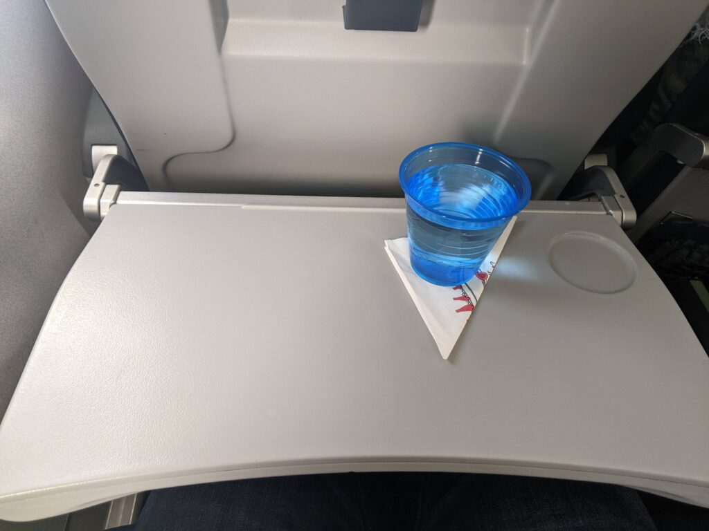 United ERJ175 Economy Drink Service