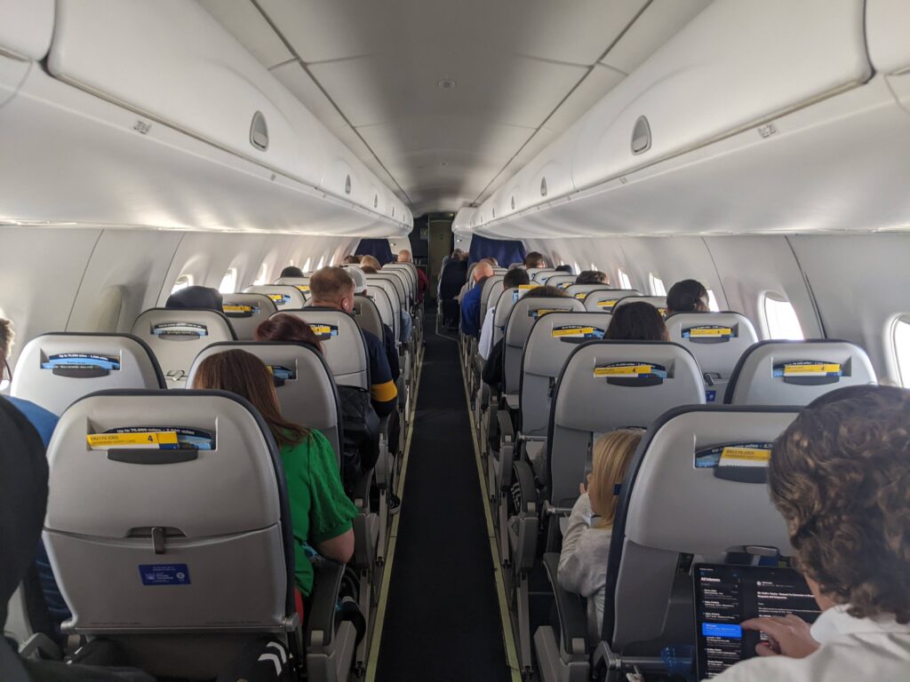 United ERJ175 Economy Cabin In Flight