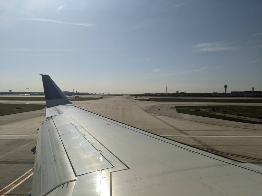 United ERJ175 Economy ORD Airport