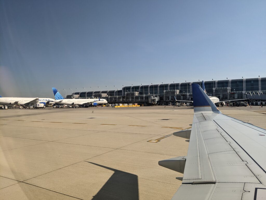United ERJ175 Economy ORD Airport