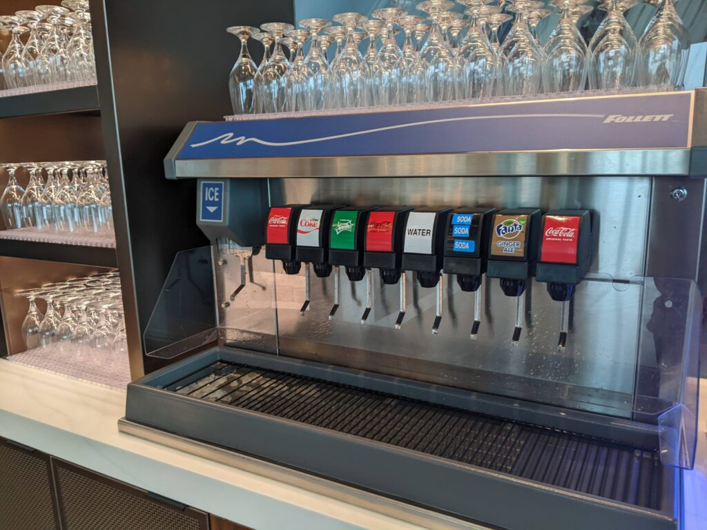 Ohare Airport Terminal 5 Delta Skyclub Buffet
