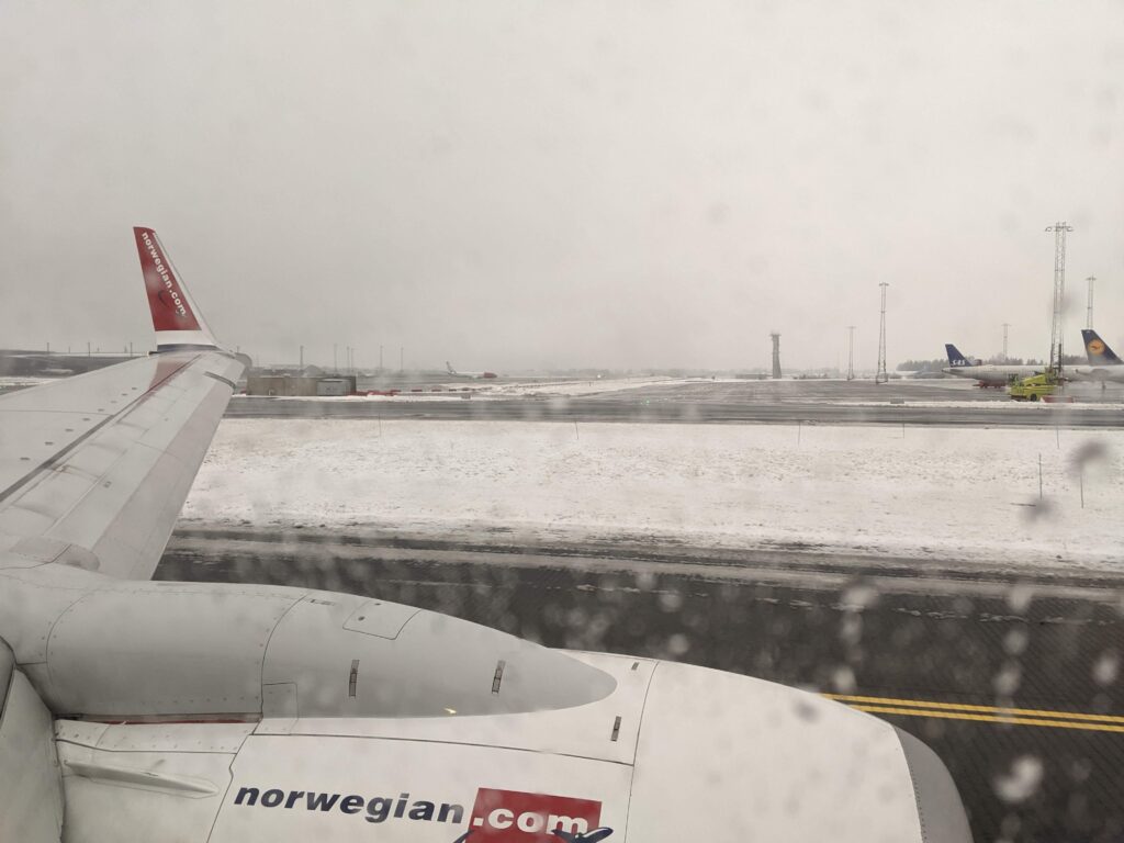 Norwegian 737-800 Takeoff