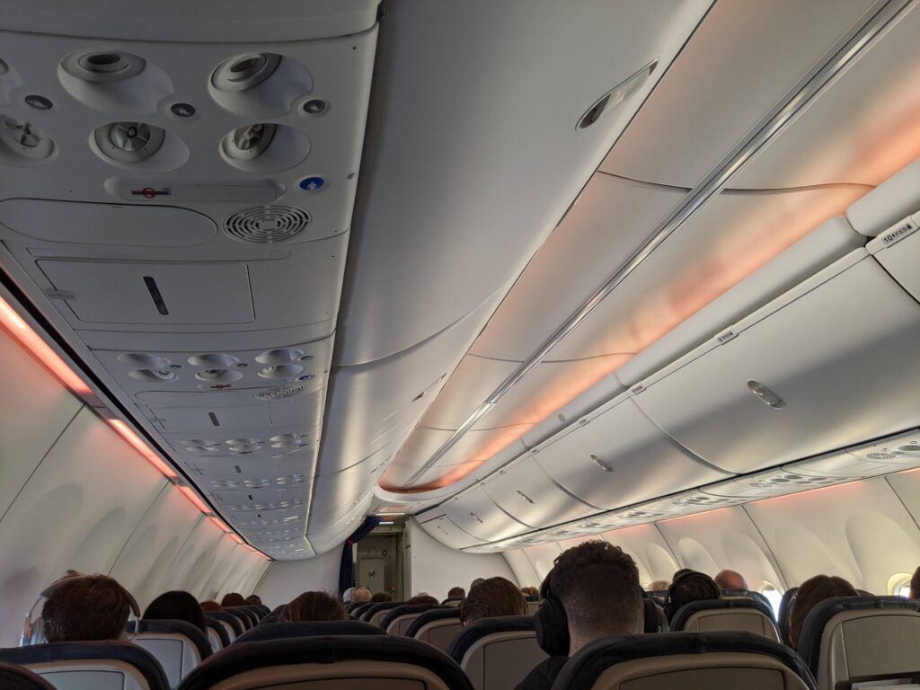 Norwegian 737-800 Cabin In Flight