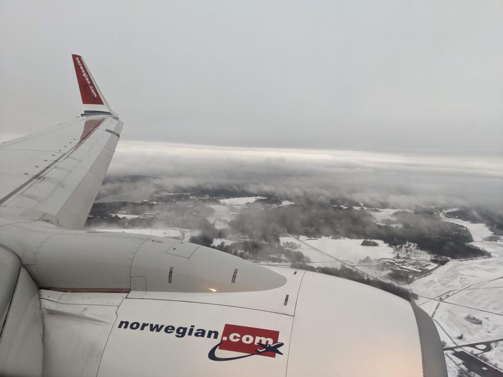 Norwegian 737-800 Approach into Sweden