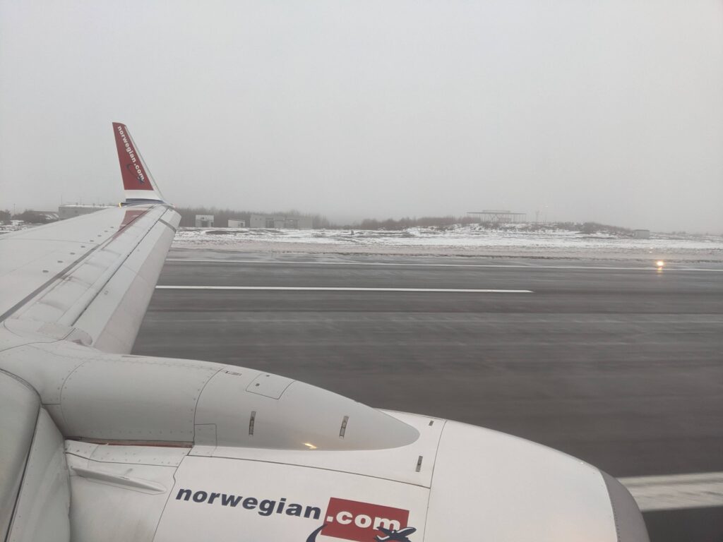 Norwegian 737-800 Landing