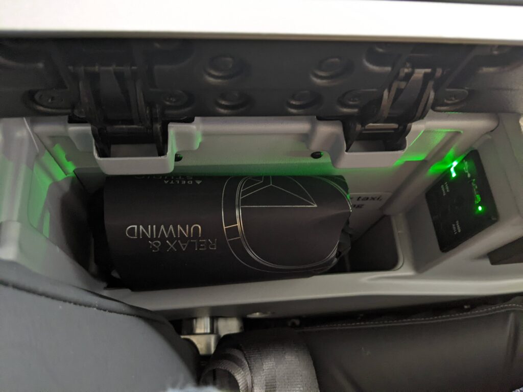 Delta 767-400 Premium Select Seat Storage and Power