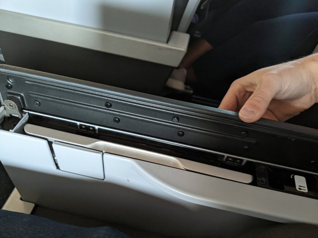 Delta 767-400 Premium Select Seat Tray Table