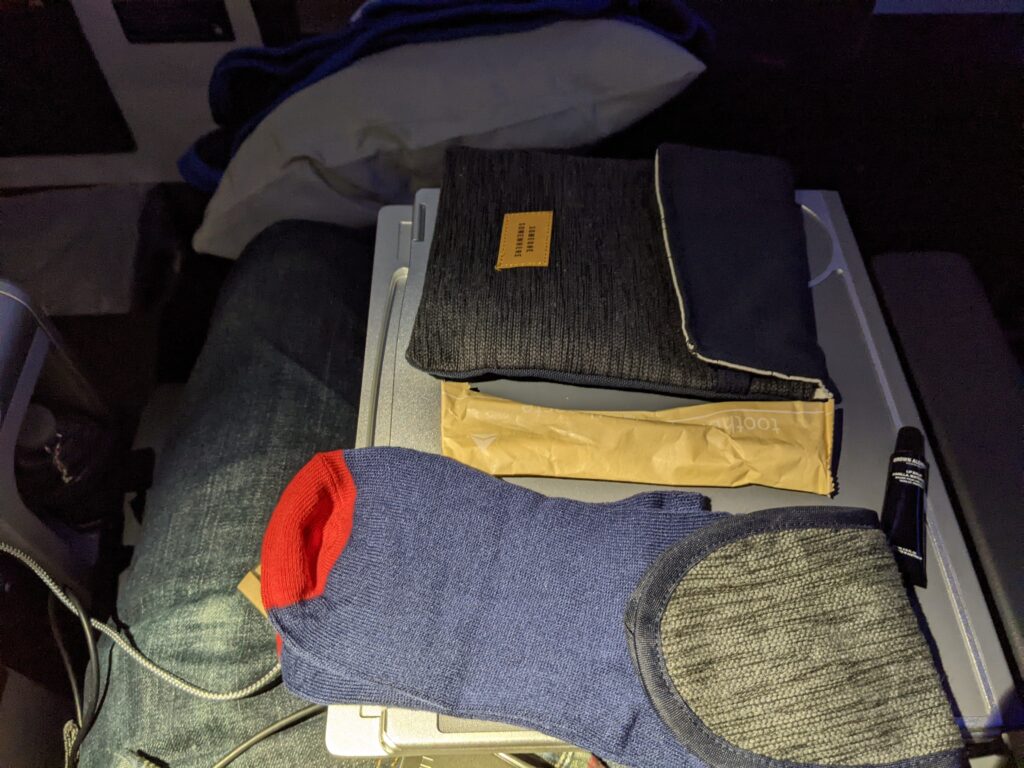 Delta 767-400 Premium Select Amenity Kit 