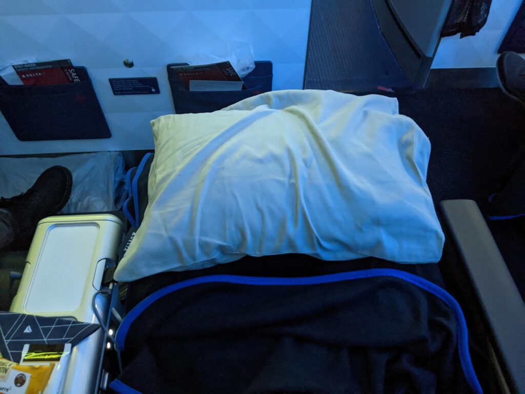 Delta 767-400 Premium Select Seat Bedding 