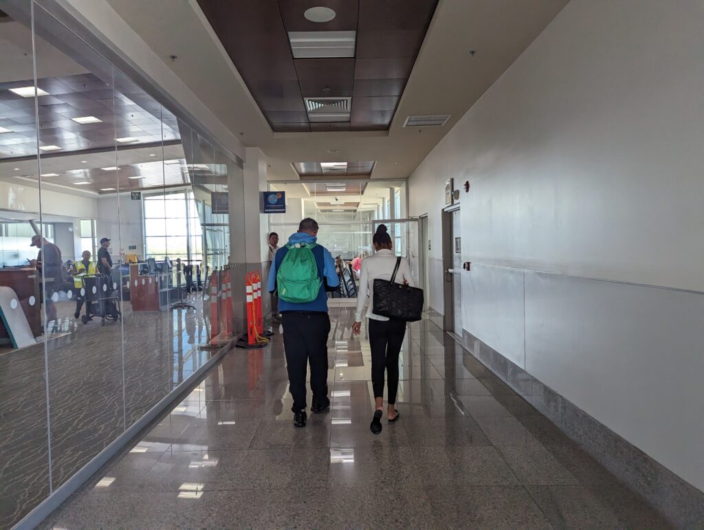 Delta 757 Boarding at LIR Airport