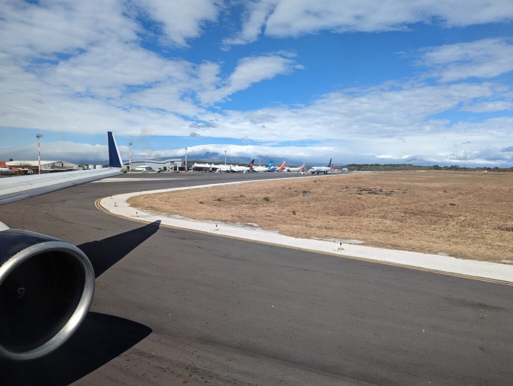 Delta 757 First Class Taxi to the Runway