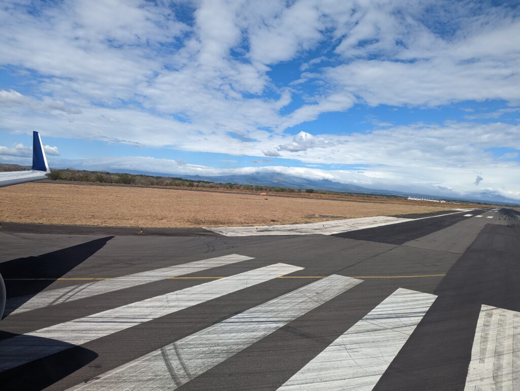 Delta 757 First Class Taxi to the Runway
