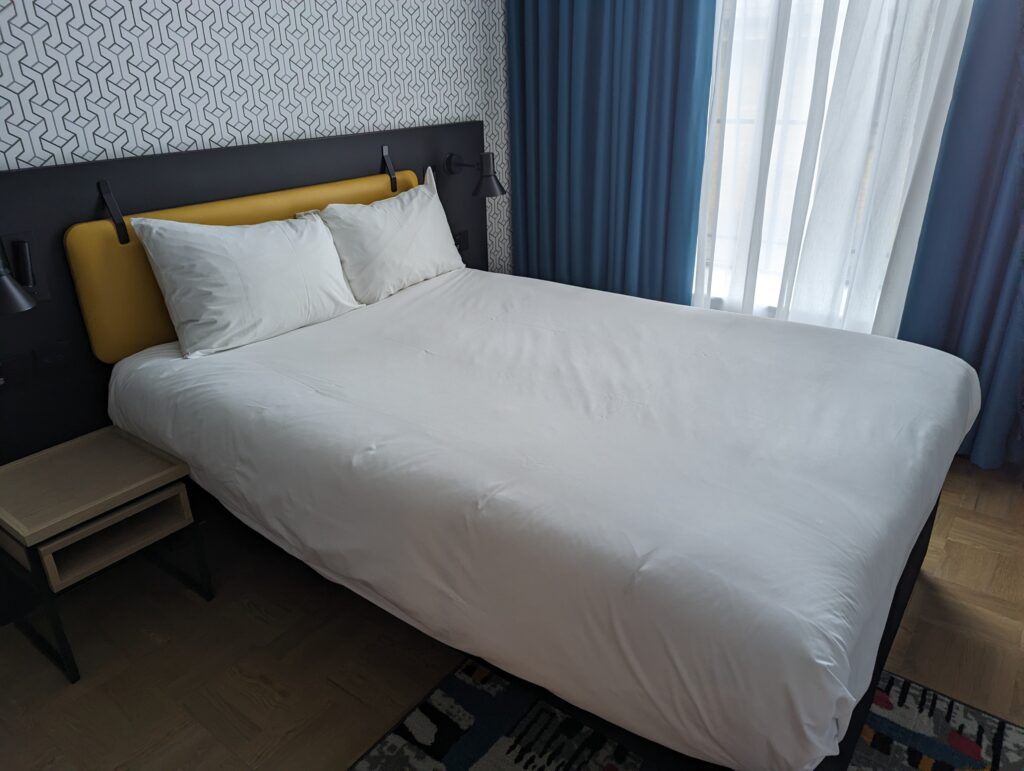 The Wesley Hotel Camden Queen Bed