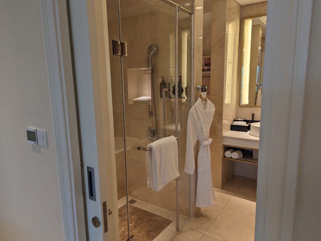 Sheraton Grand Danang Resort King Room Bathroom