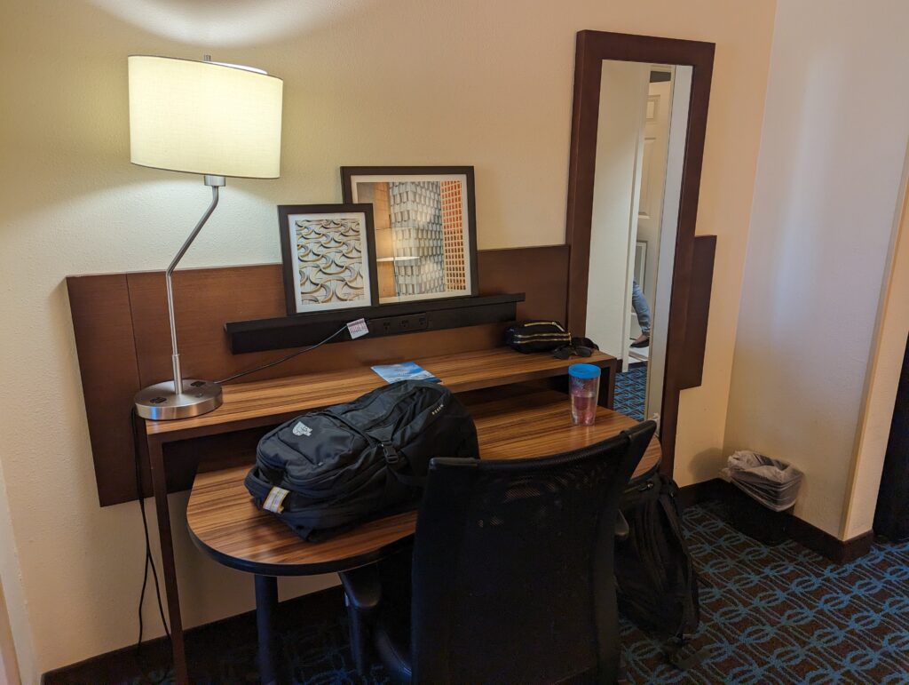 Fairfield Inn and Suites Mall of Georgia Desk