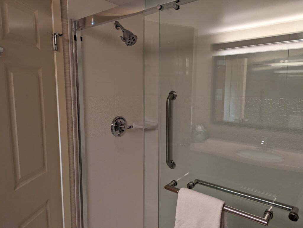 Fairfield Inn and Suites Mall of Georgia Bathroom