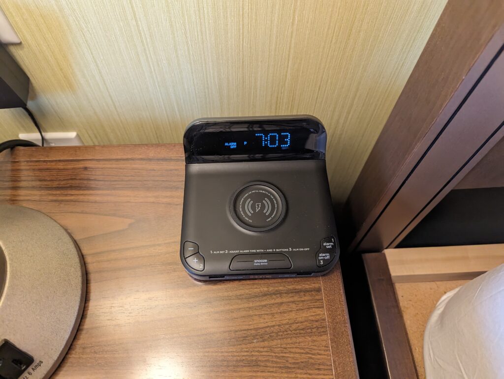 Hilton Garden Inn Exton West Chester Pennsylvania Alarm Clock and Phone Charger 