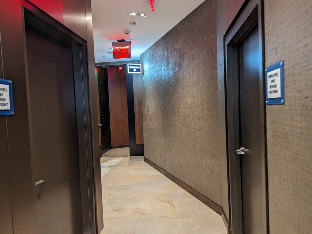 Delta Skyclub Newark Bathrooms