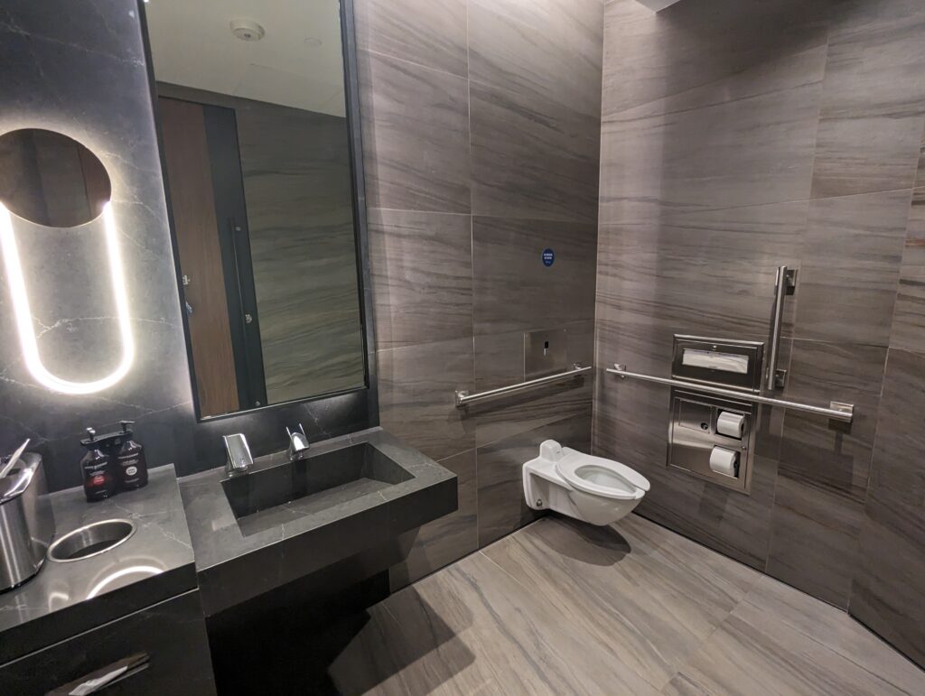 Delta Skyclub Newark Bathrooms