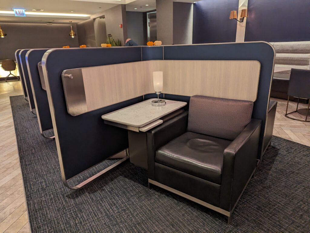 United Polaris Lounge ORD Lounge Seating