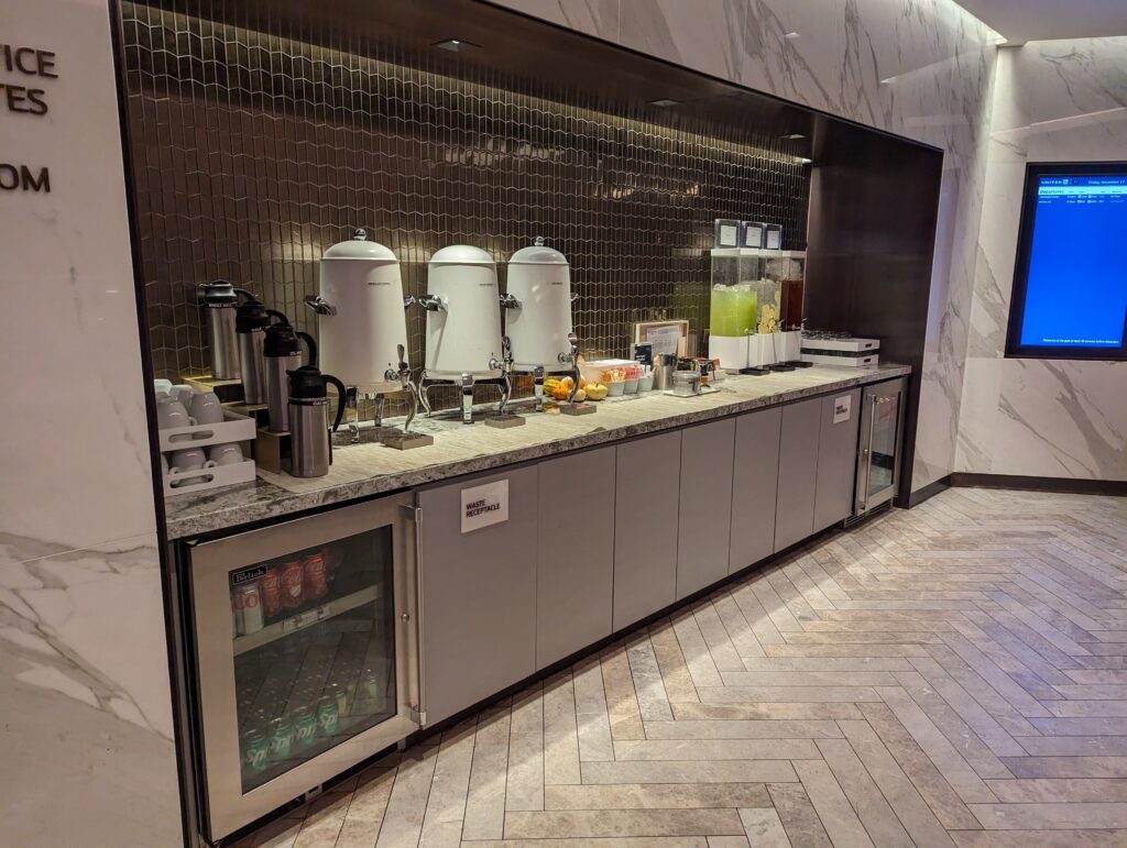 United Polaris Lounge ORD Drinks