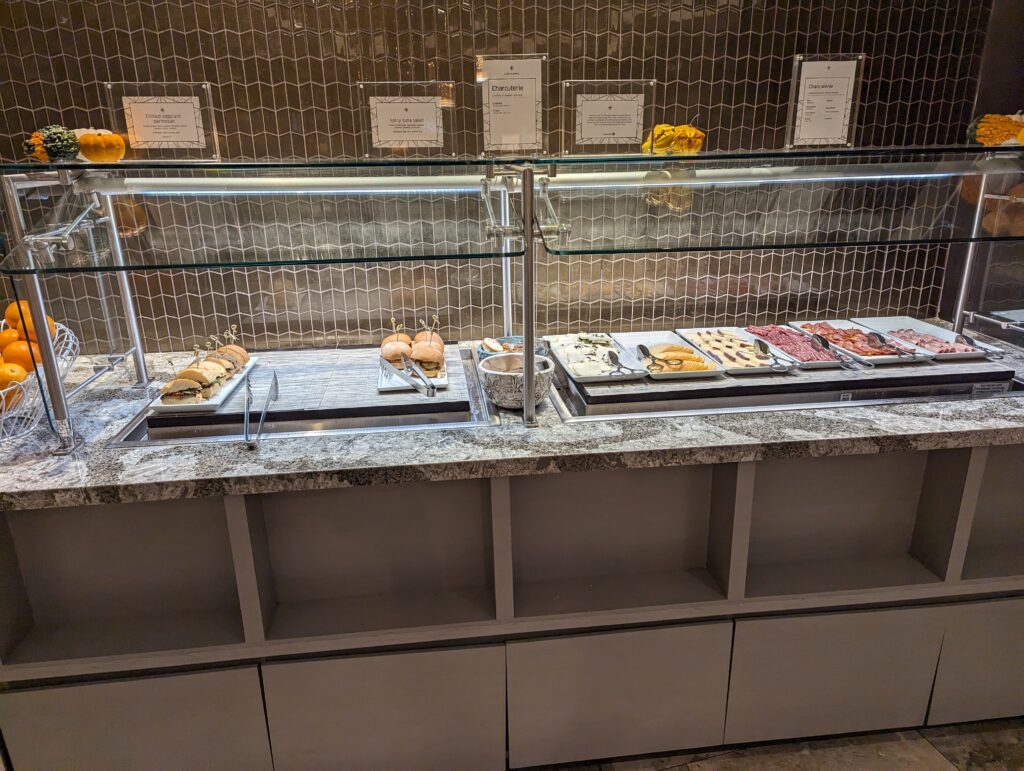 United Polaris Lounge ORD Buffet