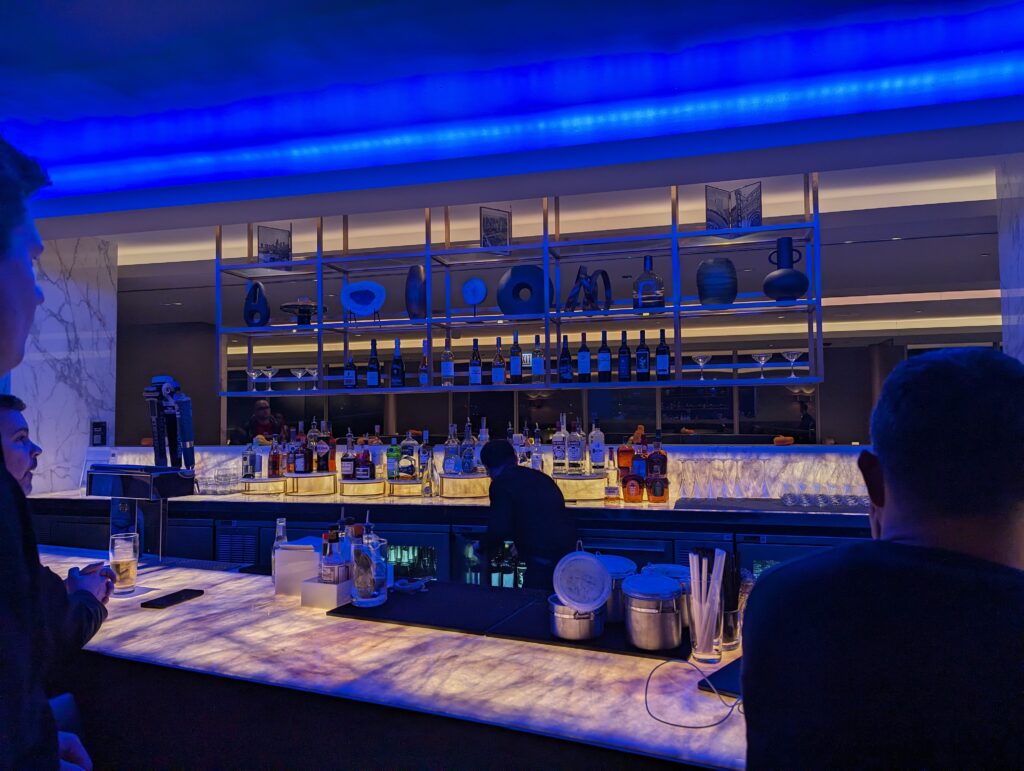 United Polaris Lounge ORD Bar