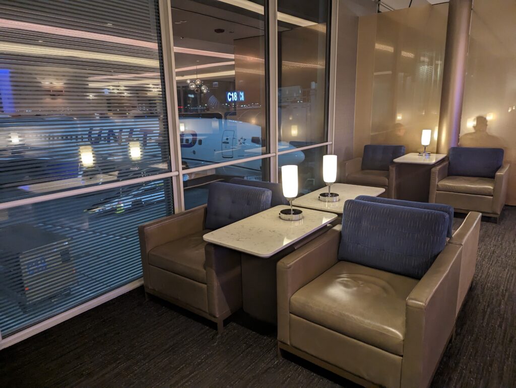 United Polaris Lounge ORD Lounge Seating