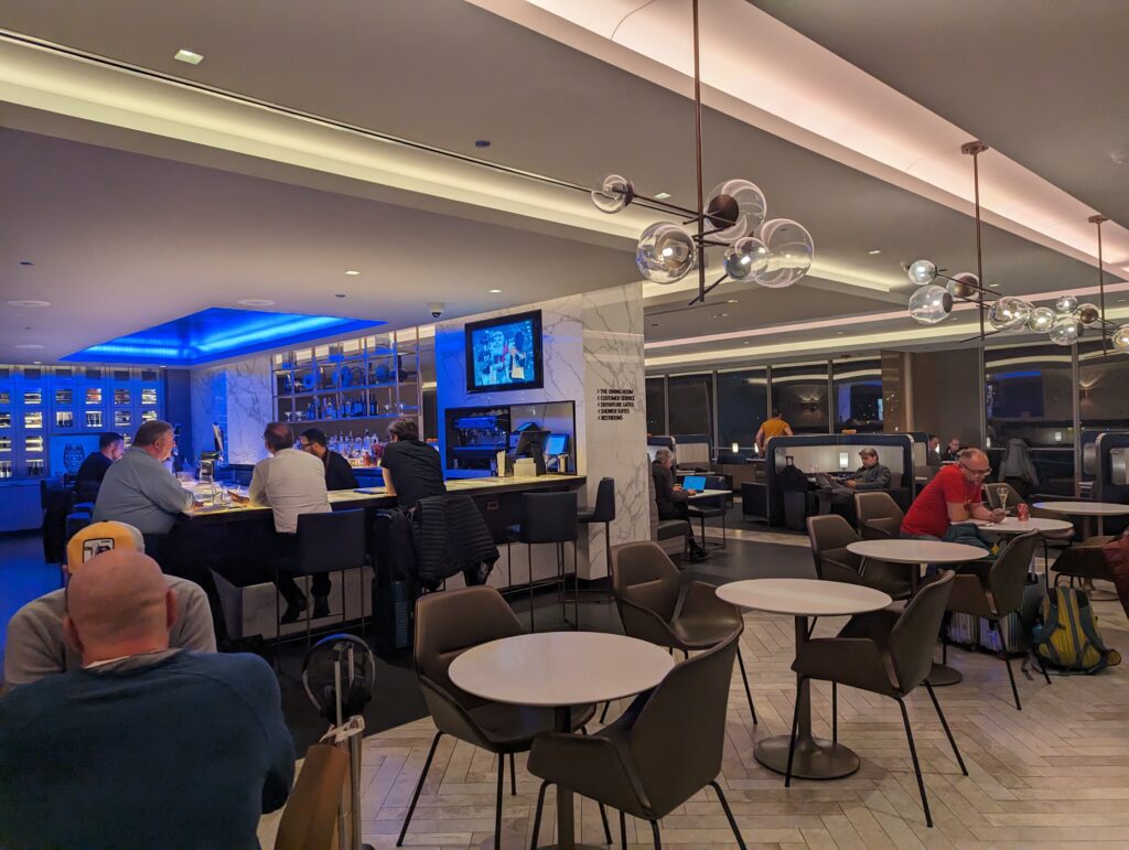 United Polaris Lounge ORD Lounge Seating