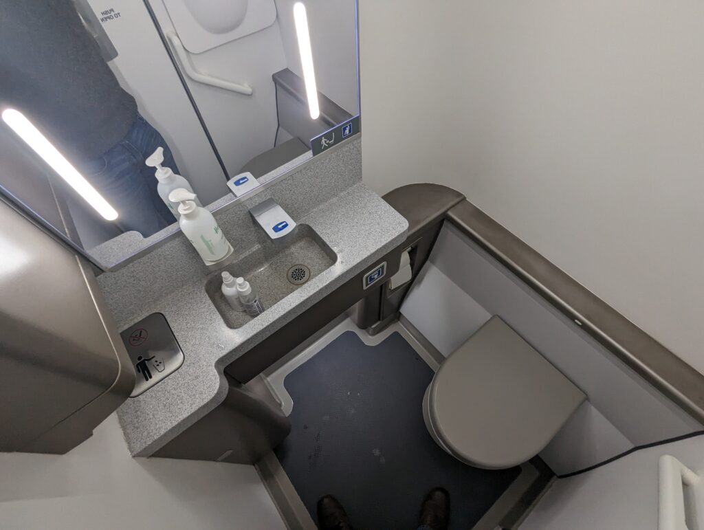 airBaltic A220-300 lavatory