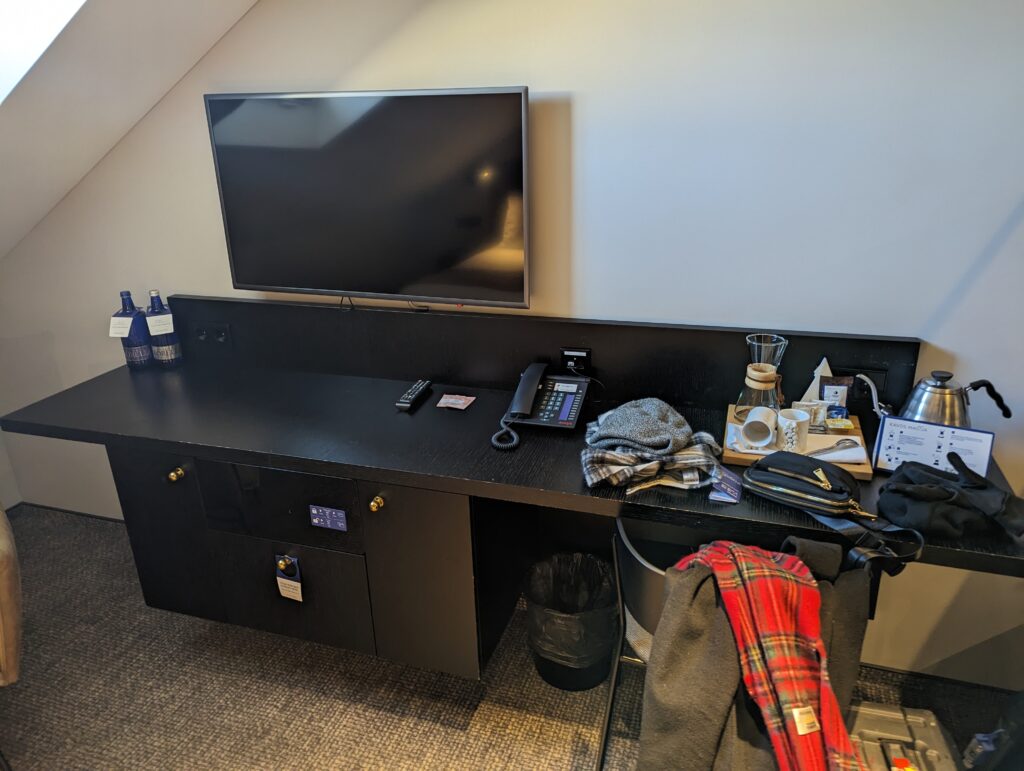 Artagonist Hotel King Bed Review