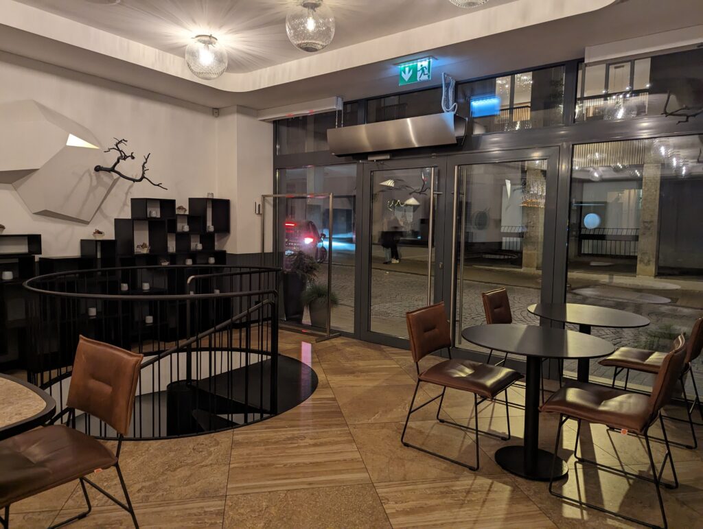 Artagonist Hotel Lobby