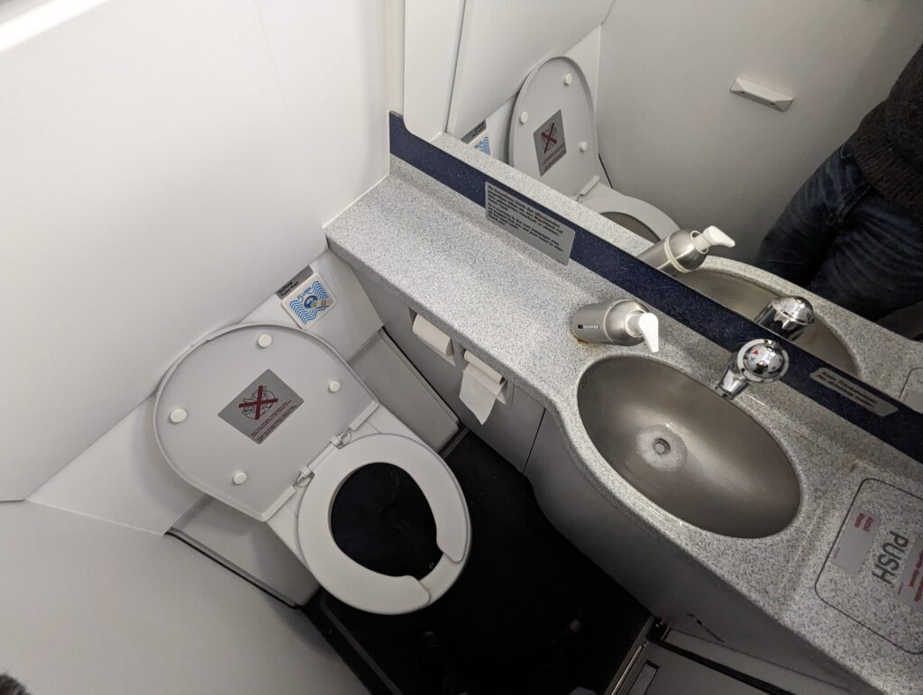 Lufthansa A321 Lavatory