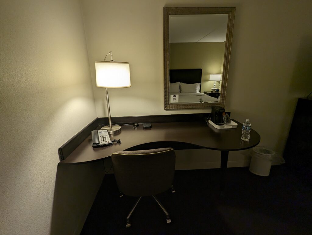 Hampton Inn Gainesville FL desk