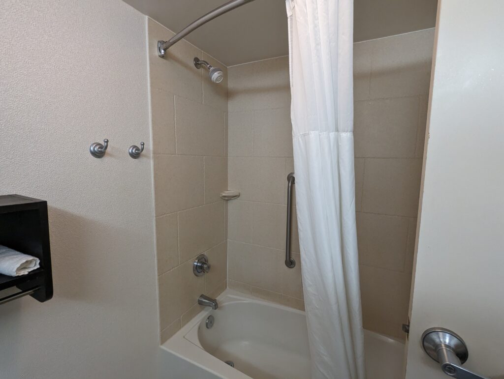 Hampton Inn Gainesville FL bathroom