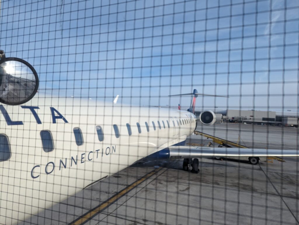 Delta CRJ900 Boarding 