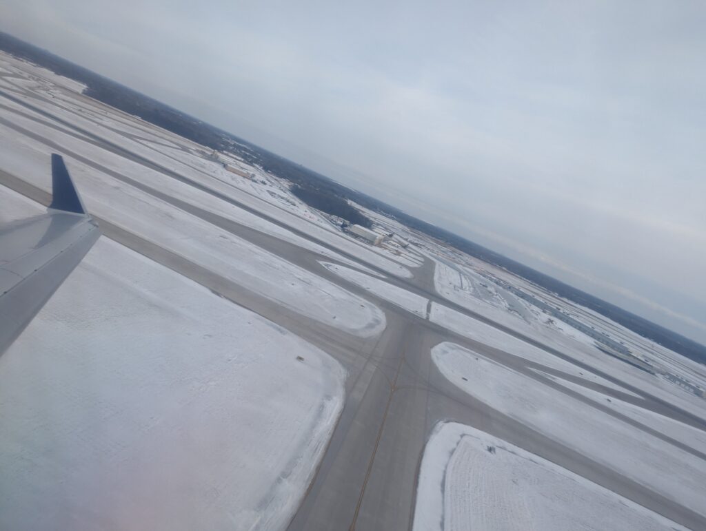 Delta CRJ900 Take Off
