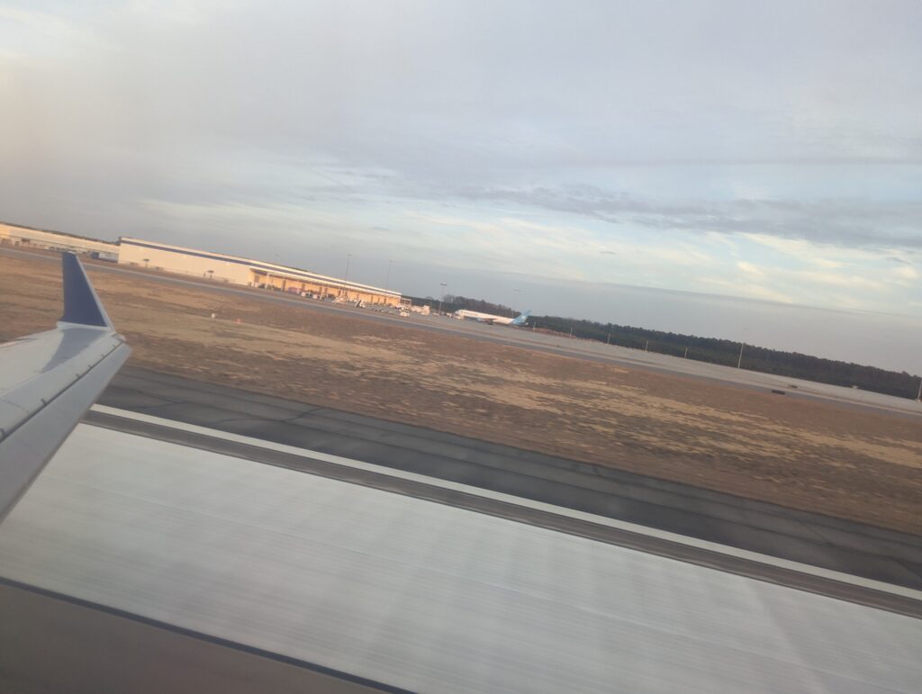 Delta CRJ900 Comfort Plus Landing